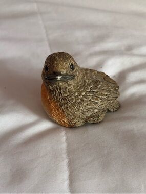 VTG 1988 UDC Backyard Birds Baby Robin Figurine Suzan Bradford